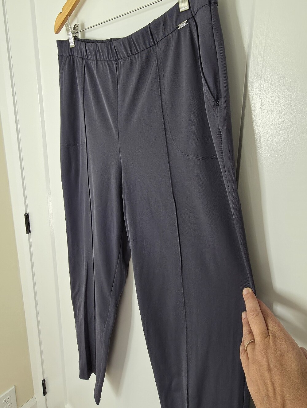 St John Classic Pull-On Cropped Pant With Side Zipper At Ankle SZ 14